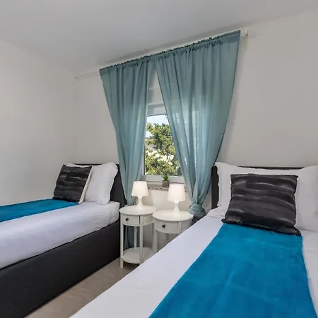 Wunderschoene In Mit Schoener Terrasse Appartamento Crikvenica