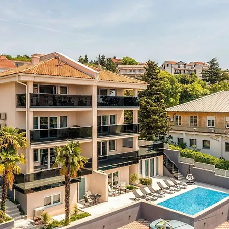Wunderschoene In Mit Schoener Terrasse * Crikvenica