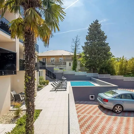 Wunderschoene In Mit Schoener Terrasse Appartamento