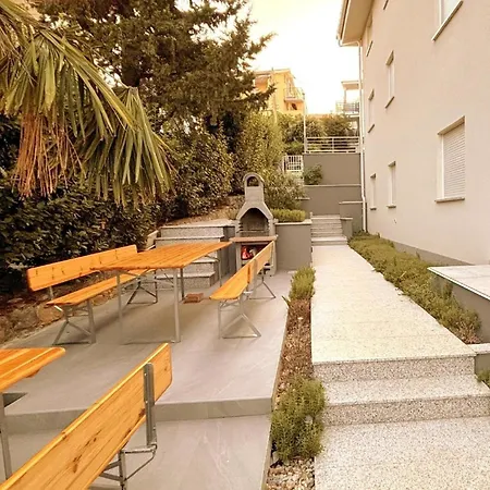 Wunderschoene In Mit Schoener Terrasse Crikvenica